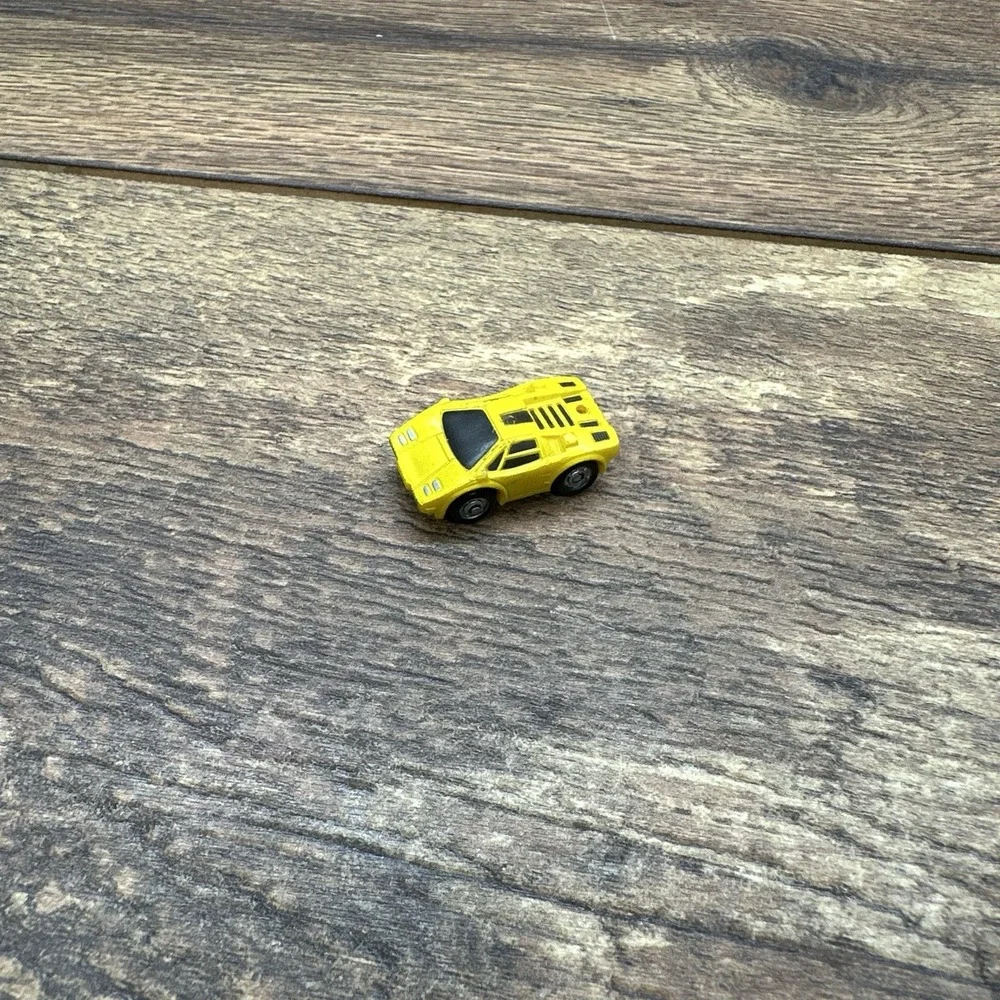 Vintage Lamborghini Countach Yellow 1988 Funrise MISSING‎ back WING